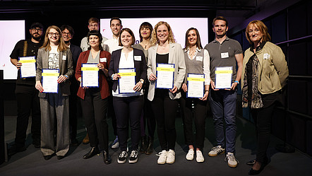 Viktoriya Olari und die anderen Forschenden bei der Würdigungsveranstaltung der KI-Newcomer*innen 2023