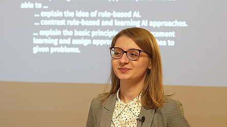 Viktoriya Olari bei einem TrainDL-Workshop in Litauen