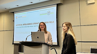 Die Forscherinnen bei der Präsentation ihres Beitrags auf der SIGCSE